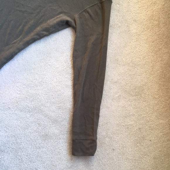 Olive green Avalanche thermal shirt, size large - Picture 3 of 5